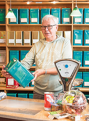 Bernd Krüger in seinem Teehaus in Wuppertal Barmen