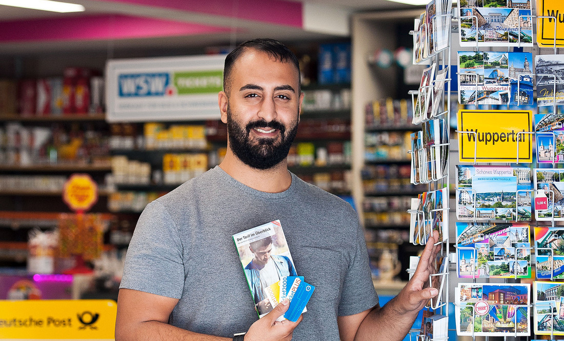 Kioskbesitzer Bahtiyar Demirel in seinem Post-Lotto Shop am Wall