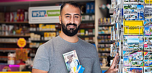 Kioskbesitzer Bahtiyar Demirel in seinem Post-Lotto Shop am Wall