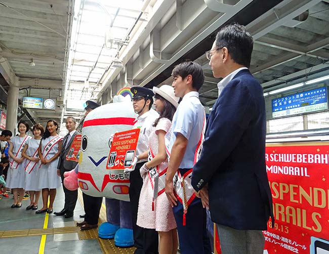 Schweben auf japanisch: Ein Fest für die Shonan Monorail in Kamakura (Foto:WSW)