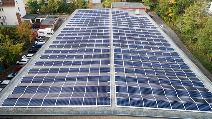 Mit dem Solarcheck lässt sich grob ermitteln, wie hoch der Stromertrag, die Bedarfsdeckung und die Kostenersparnis einer Solaranlage sein könnten.