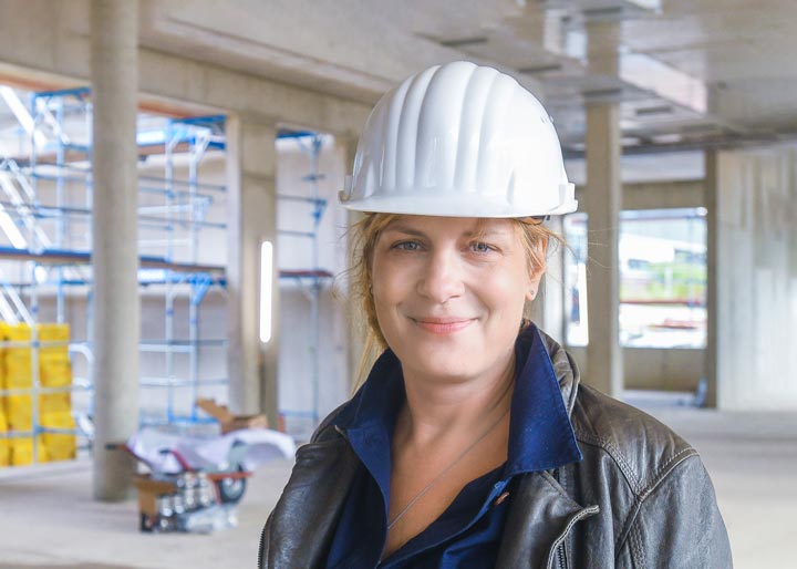 Projektleiterin Katrin Emmert ist zuversichtlich, das das Gebäude Ende 2023 fertiggestellt ist. 