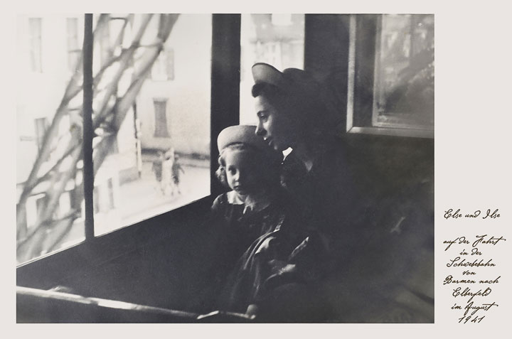 Eine von Wolf Birkes Lieblingskarten: Else und Ilse, vermutlich Mutter und Tochter, 1941 in der Schwebebahn verewigt. 